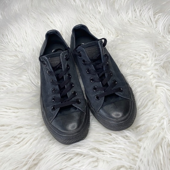 Converse men’s all black low top chucks 7.5M 9.5W